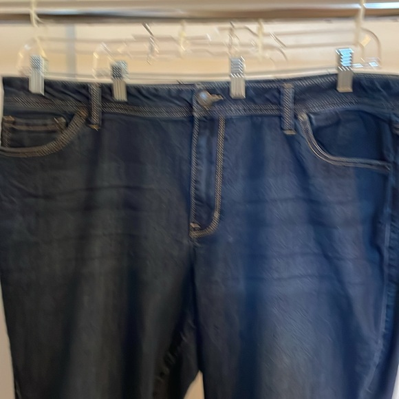 W62- Signature fit Straight dark wash Jeans. EUC. - Picture 2 of 5